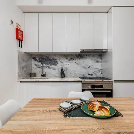 New! 2 Min From Apartment